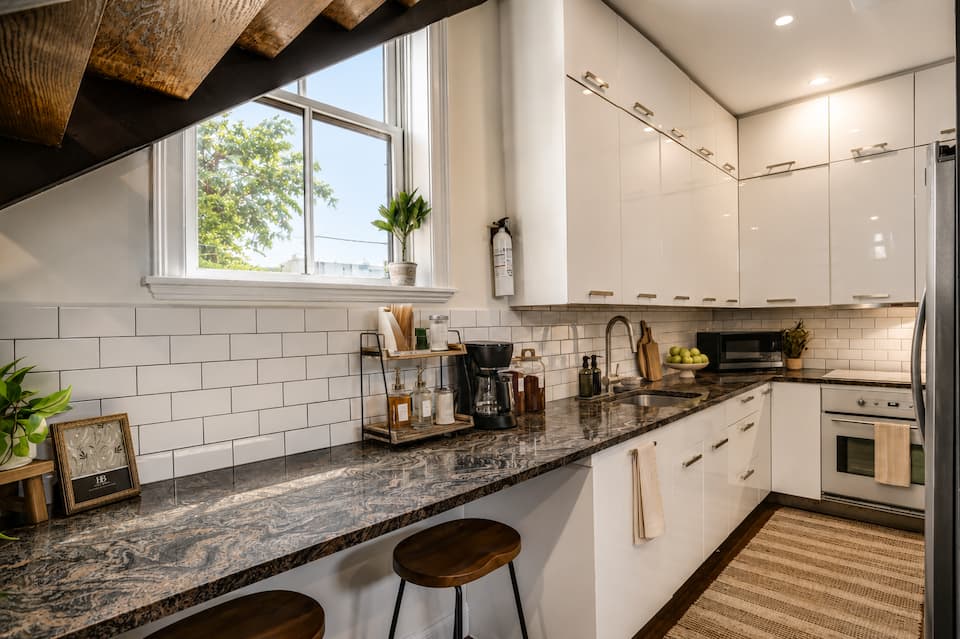 Full kitchen at the Carriage House